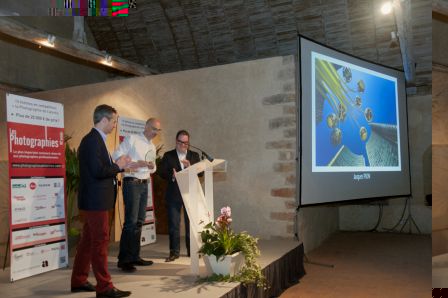 Remise du prix de la photographie de l'année à Didier Mayhew par Alain Escourbiac