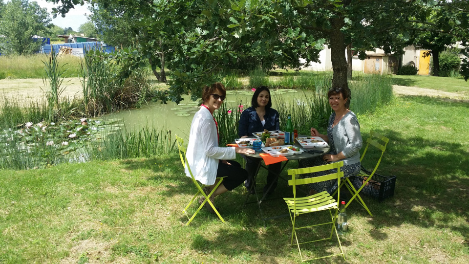 Repas dans le jardin d'Escourbiac à Graulhet, Amélie Airiau, Anne Lagarrigue, Editions Gallimard et Aurore André, Escourbiac