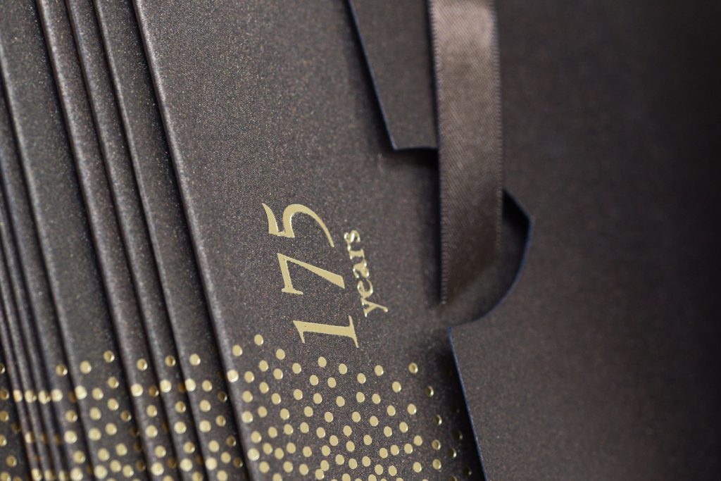 Coffret anniversaire 175 years Dormeuil, détail