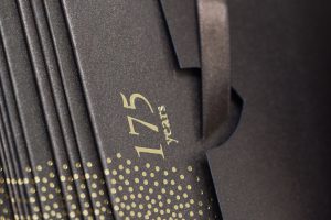 Coffret anniversaire 175 years Dormeuil, détail