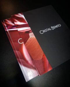 Cristal Benito, Une histoire de taille