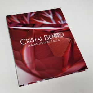 Cristal Benito, Une histoire de taille