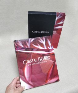 Cristal Benito, Une histoire de taille