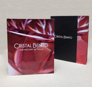 Cristal Benito, Une histoire de taille